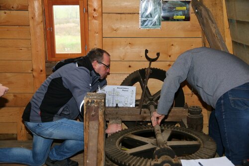 Image: 2020-02-04_007 Begutachtung des Getriebes der Windrosenregelung