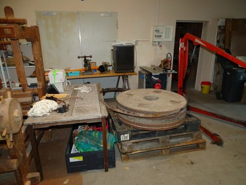 Nun werde die Teile in der Werkstatt gelagert und begutachtet