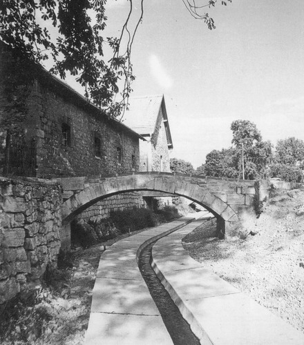 Image: Kloster_mit_Bach_von_G._Siegel_bearbeitet
